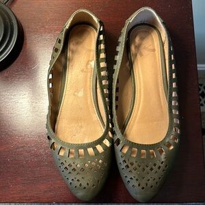 Report Olive Green Laser Cut Leather Flats Size 8M
